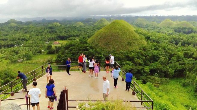 chocolate-hills-complex-view-deck
